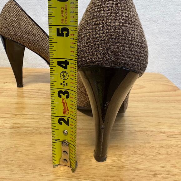 VTG Bakers Jenni Brown Patent Leather Tweed Gold Buckle Peep Toe Pumps Size 8 - Picture 11 of 12